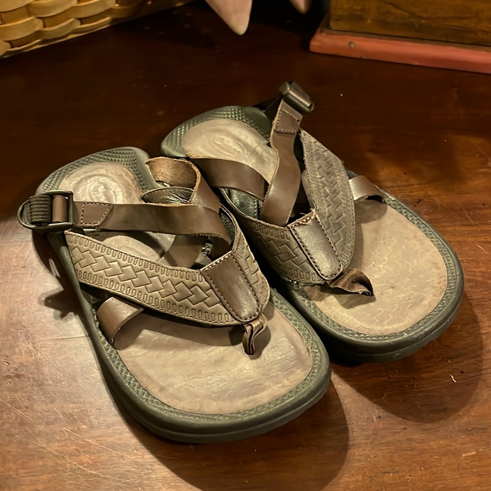 Men’s leather Chacos, 10m